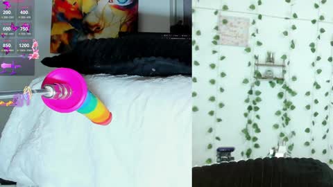 Emily Thompson33 online show from April 11, 5:01 am