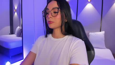 emily_tolson online show from May 28, 7:55 pm