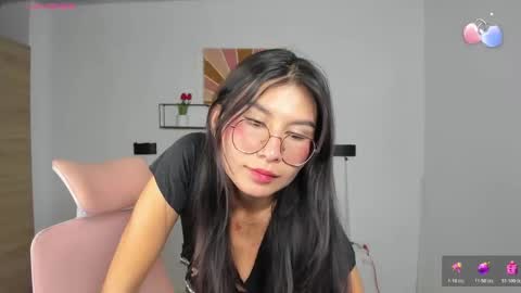 Snapshot of emily_villamil_ chatting on March 25, 10:16 pm Emi online show from March 25, 10:16 pm