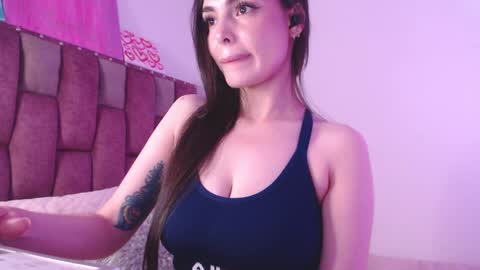 Snapshot of emily_w2 chatting on February 21, 8:49 pm emily_w2 online show from February 21, 8:49 pm