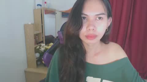 emily_xo143 online show from March 5, 6:31 am