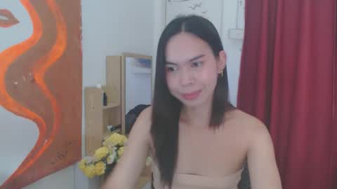 emily_xo143 online show from May 17, 2:35 pm