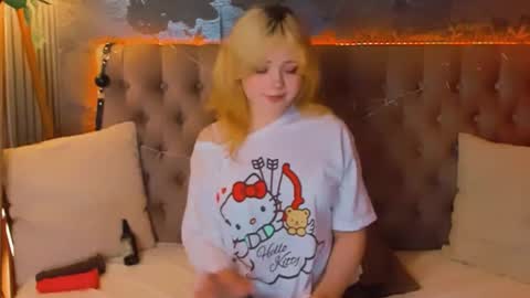 Snapshot of emilyangels chatting on May 6, 6:41 am Baby Emelli online show from May 6, 6:41 am