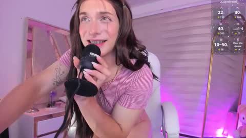 EMILY RAFFS online show from January 18, 9:02 am