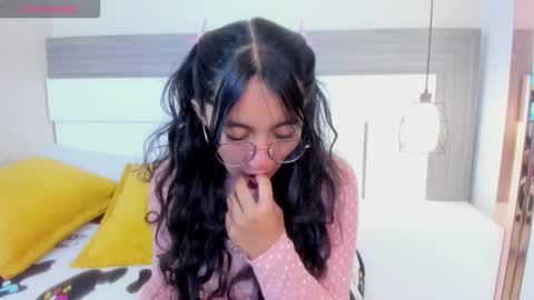 Snapshot of emilyblussh chatting on February 20, 7:14 pm Emily Bluush online show from February 20, 7:14 pm