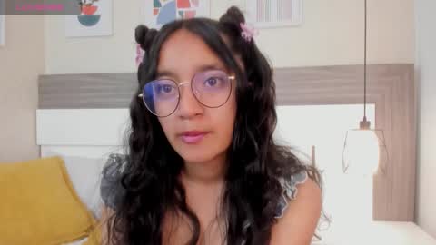 Snapshot of emilyblussh chatting on February 24, 7:01 pm Emily Bluush online show from February 24, 7:01 pm