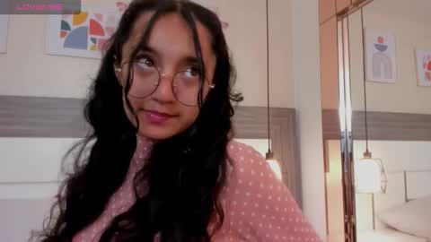 Snapshot of emilyblussh chatting on February 25, 6:39 pm Emily Bluush online show from February 25, 6:39 pm