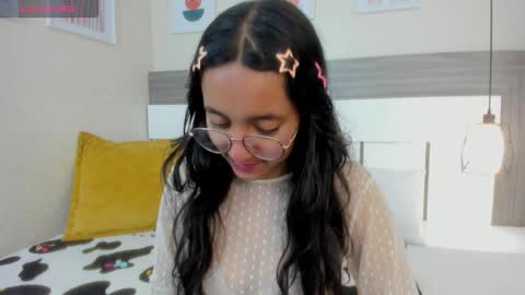 Snapshot of emilyblussh chatting on February 28, 3:57 pm Emily Bluush online show from February 28, 3:57 pm