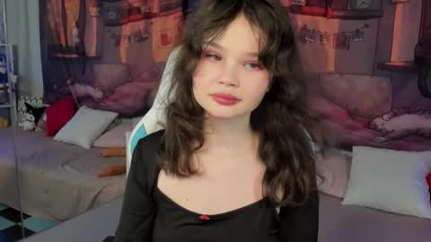 Emilyhaves online show from November 13, 4:50 pm