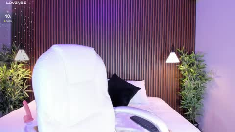 Snapshot of emilycortex chatting on March 6, 4:30 am Emily online show from March 6, 4:30 am