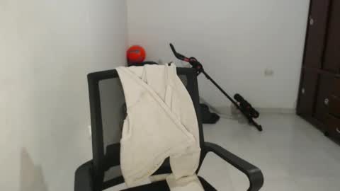 Snapshot of emilycute_18 chatting on March 11, 7:14 pm emily online show from March 11, 7:14 pm