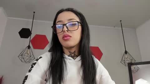 Snapshot of emilydaft chatting on December 21, 9:04 pm fari online show from December 21, 9:04 pm