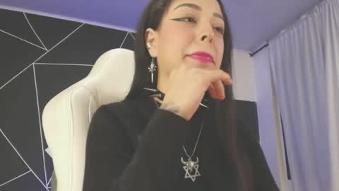 Snapshot of emilydaft chatting on September 18, 9:17 pm fari online show from September 18, 9:17 pm