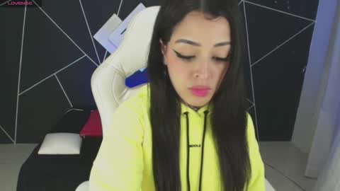 Snapshot of emilydaft chatting on October 24, 10:17 pm fari online show from October 24, 10:17 pm