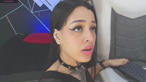 Snapshot of emilydaft chatting on November 10, 10:20 pm fari online show from November 10, 10:20 pm