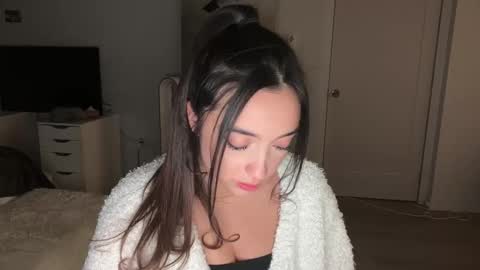 emilyfawn online show from November 9, 5:39 am