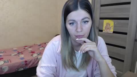 Snapshot of emilyfork chatting on November 23, 8:25 am emilyfork online show from November 23, 8:25 am