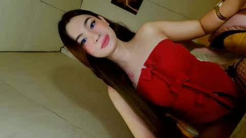 Snapshot of emilyfuckers chatting on February 7, 8:07 am ariane online show from February 7, 8:07 am