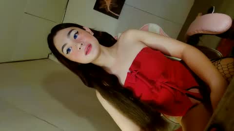 Snapshot of emilyfuckers chatting on February 27, 8:03 am ariane online show from February 27, 8:03 am