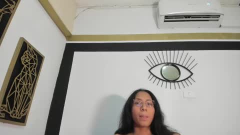 Snapshot of emilygomezz chatting on May 5, 11:29 am Emily online show from May 5, 11:29 am