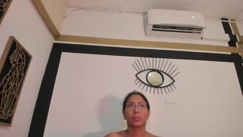 Snapshot of emilygomezz chatting on May 8, 11:37 am Emily online show from May 8, 11:37 am