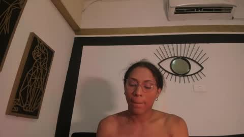 Snapshot of emilygomezz chatting on May 22, 11:27 am Emily online show from May 22, 11:27 am