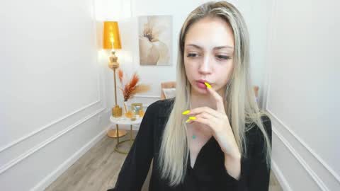 Emily online show from April 8, 7:47 pm