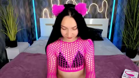 Snapshot of emilygreyy__ chatting on April 23, 6:10 pm emilygreyy__ online show from April 23, 6:10 pm