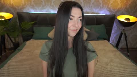 Snapshot of emilyhalls chatting on February 4, 9:49 am Emily online show from February 4, 9:49 am