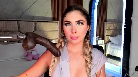 Emily Hendrix online show from October 8, 7:22 pm