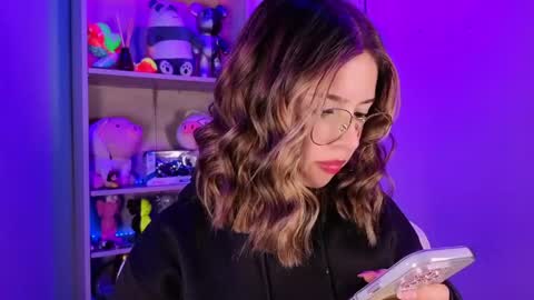 Snapshot of emilykarterr chatting on April 30, 3:29 pm VALEEEN online show from April 30, 3:29 pm