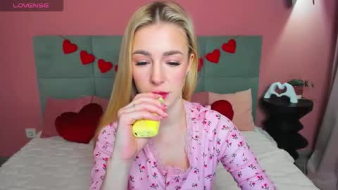 emilymagnificent online show from February 22, 1:40 am