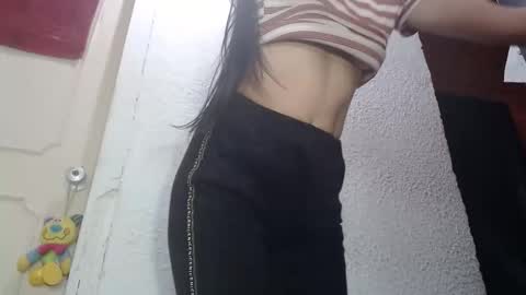 Snapshot of emilymonroe20 chatting on November 13, 4:06 pm Nickole online show from November 13, 4:06 pm