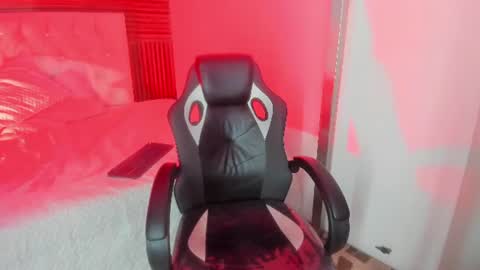 emilymora1_ online show from July 11, 5:54 am