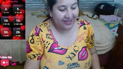 Snapshot of emilynessa_ chatting on February 14, 9:44 pm emily nessa online show from February 14, 9:44 pm