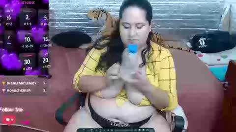 Snapshot of emilynessa_ chatting on March 4, 4:13 pm emily nessa online show from March 4, 4:13 pm