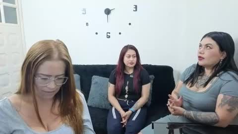 Snapshot of emilyriskhot chatting on June 25, 5:06 pm emily friends online show from June 25, 5:06 pm