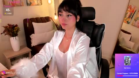 Snapshot of emilyruiz1 chatting on May 7, 7:47 am Emily online show from May 7, 7:47 am
