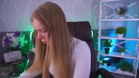  MY NAME IS Emily WELCOME EVERYONE I WILL BE HAPPY TO GIVE YOU WHAT YOU HAVE DREAMED OF FOR SO LONG online show from December 17, 7:03 am