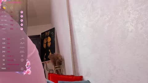 Snapshot of emilytrase chatting on February 21, 1:39 am Betty online show from February 21, 1:39 am