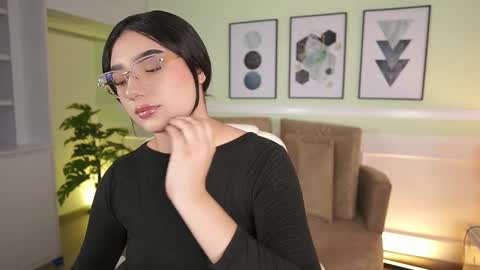 Snapshot of emilyturnerx chatting on November 21, 7:01 pm Emily Turner online show from November 21, 7:01 pm