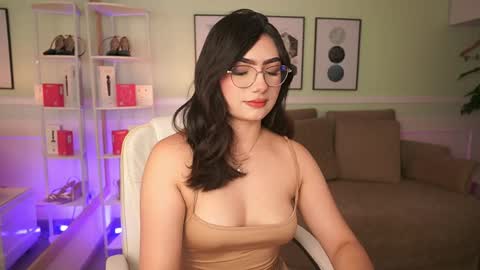 Emily Turner  online show from April 15, 7:32 pm