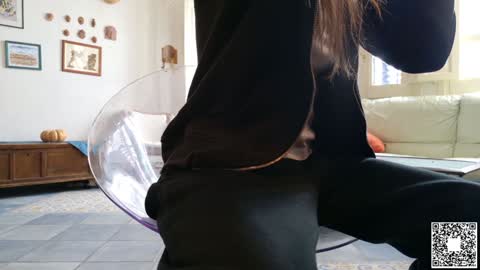 Snapshot of emilyweed chatting on December 2, 8:52 am Emily ---- online show from December 2, 8:52 am