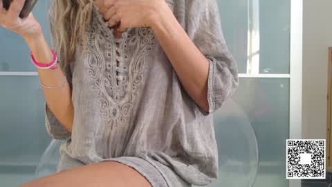 Snapshot of emilyweed chatting on January 30, 8:43 am Emily ---- online show from January 30, 8:43 am