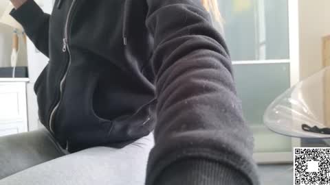 Snapshot of emilyweed chatting on February 17, 9:35 am Emily ---- online show from February 17, 9:35 am