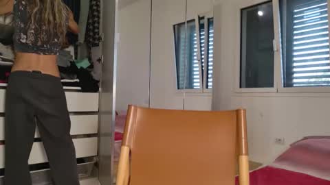 Snapshot of emilyweed chatting on February 5, 9:25 am Emily ---- online show from February 5, 9:25 am