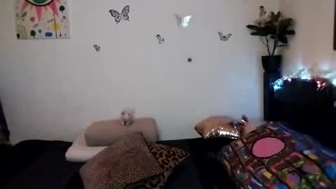 Snapshot of emilywhitee_ chatting on December 23, 3:40 am Valentina independent model online show from December 23, 3:40 am