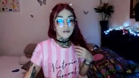 Snapshot of emilywhitee_ chatting on January 10, 2:04 am Valentina independent model online show from January 10, 2:04 am