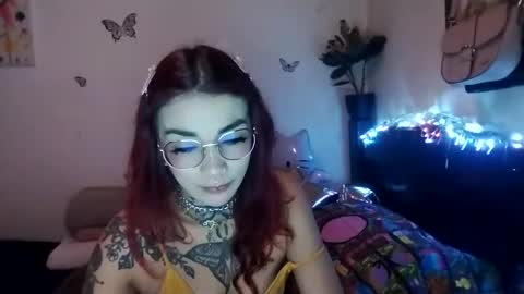 Snapshot of emilywhitee_ chatting on February 26, 2:48 am Valentina independent model online show from February 26, 2:48 am