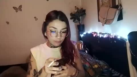 Snapshot of emilywhitee_ chatting on September 12, 4:01 am Valentina independent model online show from September 12, 4:01 am